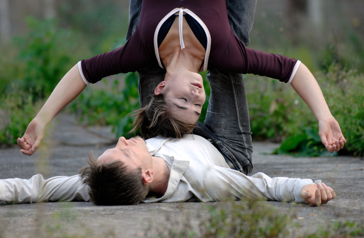 Die Tanzgruppe “wee dance company” auf einem alten Fabrikgelände