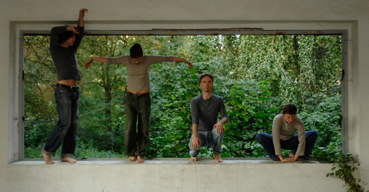 Die Tanzgruppe “wee dance company” auf einem alten Fabrikgelände
