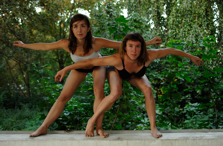 Die Tanzgruppe “wee dance company” auf einem alten Fabrikgelände