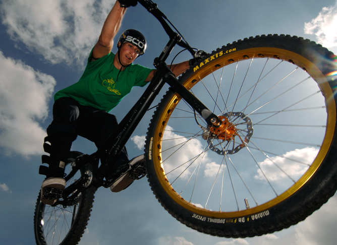 Trialfahrer in Berlin bei einer Show und im Training