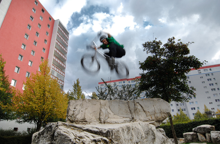 Trialfahrer in Berlin bei einer Show und im Training